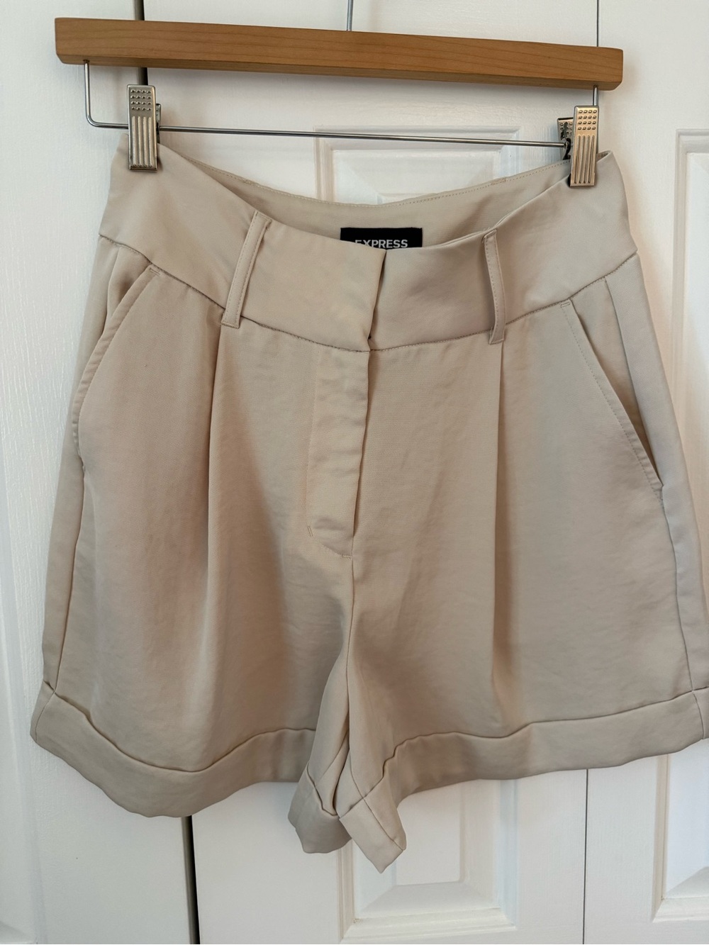 Express Women's Beige High-Rise Pleated Shorts